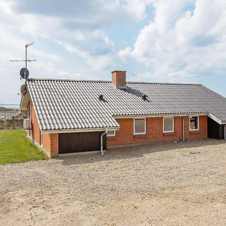 12 Person In Vestervig-by Traum
