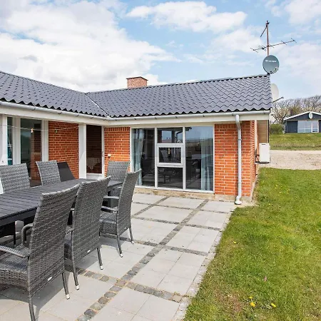 12 Person In Vestervig-by Traum